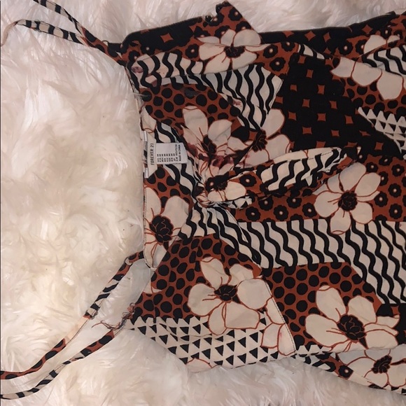 dres can be loose for any size between L to small - Picture 2 of 2